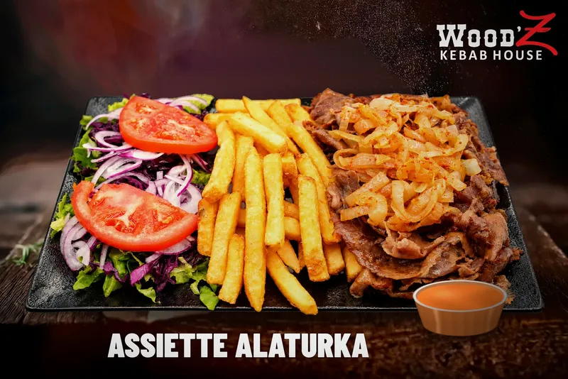 Assiette Alaturka : Double viande d'entrecôte, légumes grillés, frites, salade, tomate, oignon, chou rouge et sauce au choix