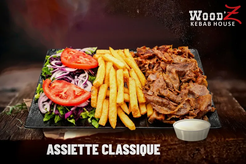 Assiette Classique : Viande d'entrecôte, frites, salade, tomate, oignon, chou rouge et sauce au choix