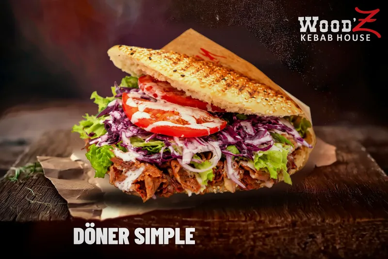 Döner Simple : Viande d'entrecôte, salade, tomate, oignon, chou rouge et sauce au choix