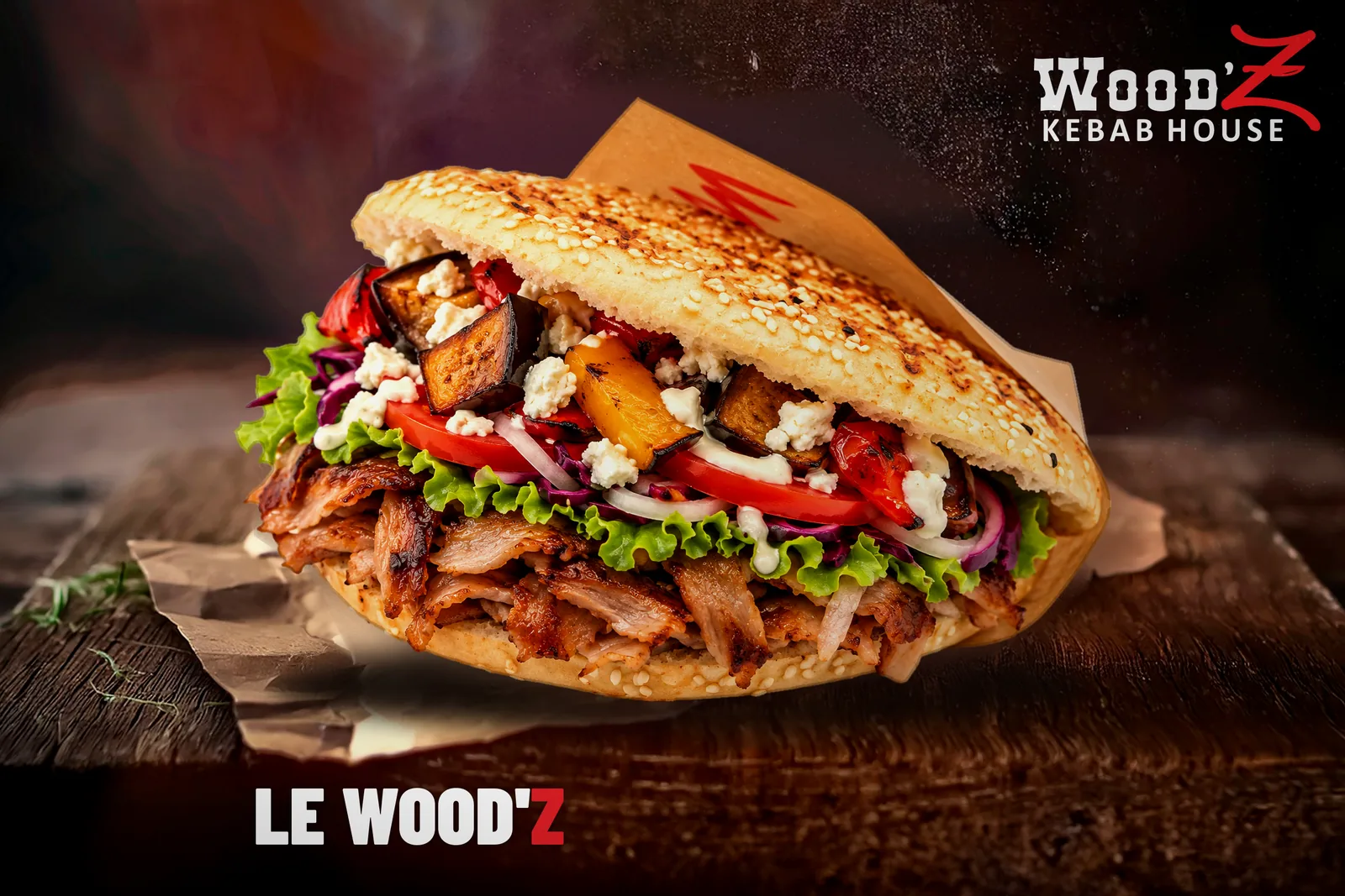 Le Wood'Z : Viande d'entrecôte, légumes grillés, salade, tomate, oignon, chou rouge, feta, roquette et sauce au choix